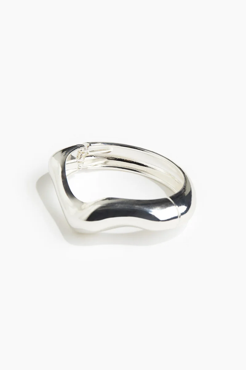 اتش اند ام سوار بتصميم غير متماثل